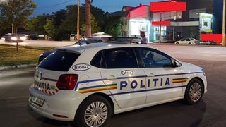 Polițiștii din Oradea au arestat 2 tineri pentru trafic de droguri