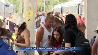 Lovit de tren c&acirc;nd asculta muzică