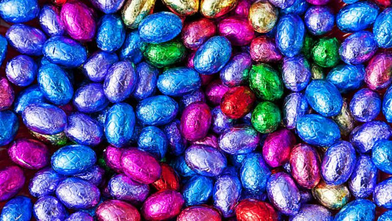 Un bărbat a ajuns în spatele gratiilor după ce a urat 200.000 de ouă de ciocolată. Ce a făcut cu dulciurile. Jaf neobișnuit