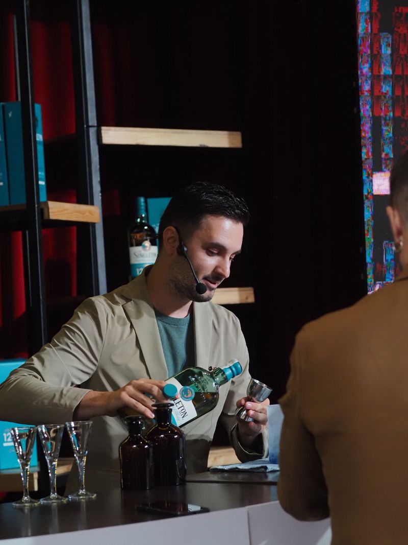 Claudiu Văcăruș este câștigătorul titlului de “Cel mai bun barman din România”.