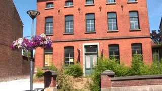 Mai mulți rom&acirc;ni locuiesc &icirc;n Belgia &icirc;ntr-o locuință ilegală. ,,Pentru gătit, se face focul cu toate riscurile aferente''