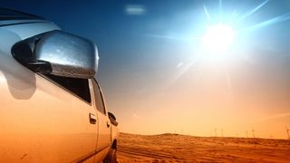 Fetiță de zece luni, moartă după ce a fost lăsată în mașină mai multe ore. Afară erau înregistrate 40 de grade Celsius