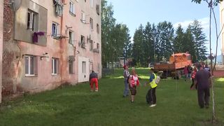 VIDEO- Oameni fără casă, după ce blocul unde locuiau a explodat. Se tem că nu au unde să doarmă