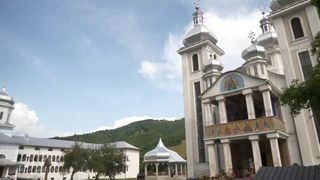 VIDEO- A abandonat calea bisericii pentru aleasa inimii. Starețul este acuzat de enoriași pentru alegerea făcută