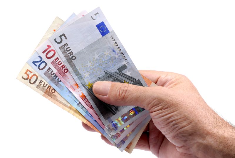 Tinerii muncitori își doresc mai multe venituri