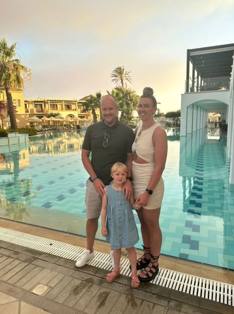 Joanna a explicat că sâmbătă după-amiază incendiile s-au înrăutățit și au decis să părăsească hotelul.