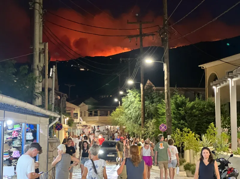 Aproape 2.500 de localnici și turiști au fost evacuați peste noapte, în Corfu.