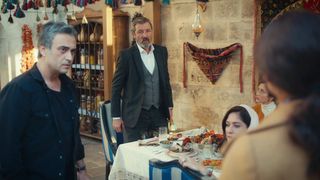 &Icirc;n această seară, de la ora 20:00, &icirc;n &ldquo;Melek&rdquo;, la Kanal D,   Cumali, față &icirc;n față cu Melek