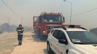 Pompierii rom&acirc;ni ajută la stingerea incendiilor &icirc;n Rodos