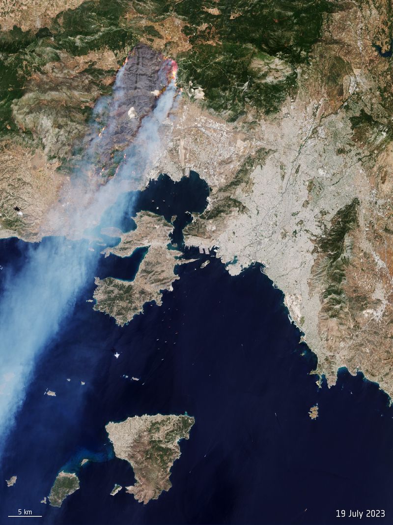 Incendiile din jurul Atenei, filmate de Copernicus
