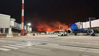 Operatorul aeroportului a precizat &icirc;ntr-un mesaj pe Twitter cu puțin timp &icirc;nainte de ora 09:00 GMT că doar un număr limitat de zboruri de plecare va fi permis "pentru moment"