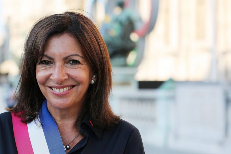 Primarul Parisului, Anne Hidalgo, alături de Kylian Mbappe