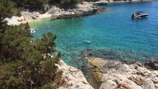 Hvar, o stațiune de vară populară și una dintre cele mai cunoscute insule ale țării.