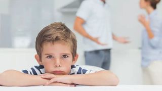 Această categorie de părinți nu va mai avea voie să intre &icirc;n școli din septembrie! Pe cine vizează noua lege? Accesul va fi permis doar &icirc;n situații excepționale