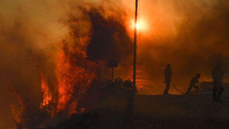 Incendii Grecia. Ce se va întâmpla cu vacanțele românilor? Riscul izbucnirii incendiilor de vegetație este ridicat în mai multe zone. Anunțul Ministerului grec al Economiei și al MAE