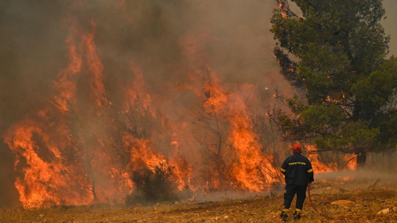 Incendii Grecia. Ce se va întâmpla cu vacanțele românilor? Riscul izbucnirii incendiilor de vegetație este ridicat în mai multe zone. Anunțul Ministerului grec al Economiei și al MAE