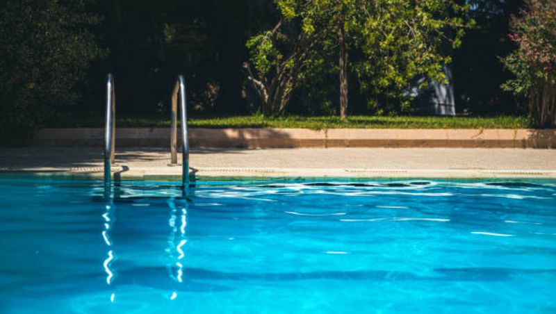 Vizită la ștrand cu final neplăcut. 23 de copii din Sibiu au ajuns de urgență la spital cu suspiciune de toxinfecție alimentară