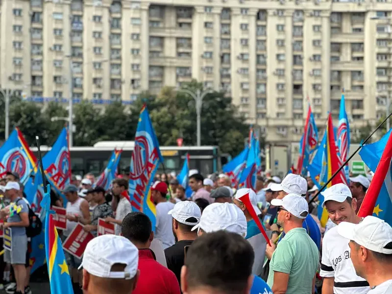Protestul se va încheia la ora 11:00 din cauza caniculei.