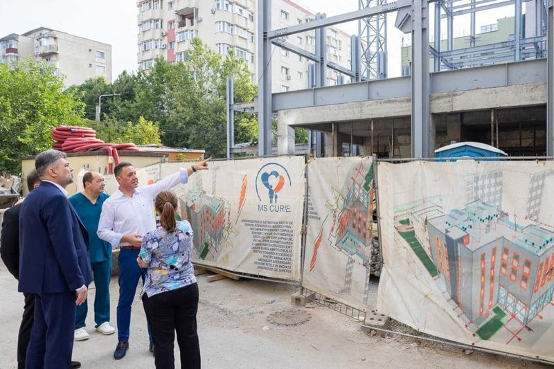 Ciolacu și Rafilla au discutat cu cadrele medicale despre situația creată în urma incendiului de noaptea trecută.