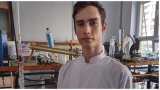 Olimpic internațional la chimie rămas în România pentru a face cercetare: ”Oriunde se poate face treabă foarte bine dacă există dorință și pasiune”