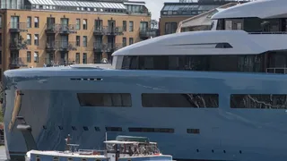Super-yachtul lui Joe Lewis