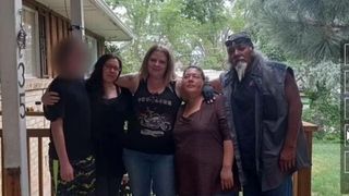 O familie a murit, după ce a ales să trăiască în pustietate, în cort. Rămășițele oamenilor au fost găsite dintr-o pură întâmplare: „Am încercat să îi oprim, dar ei nu au vrut să asculte”