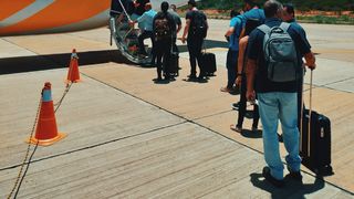 Un zbor de la Viena către București a fost anulat din cauza unui român. Poliția a intervenit, iar bărbatul a fost escortat