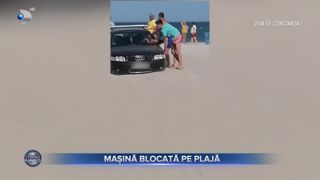 VIDEO - A intrat cu mașina pe plaja din Eforie Nord și a rămas &icirc;mpotmolit &icirc;n nisip. Cu ce amendă s-a ales proprietarul autoturismului