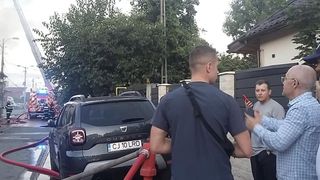 Emil Boc, prezent la locul incendiului