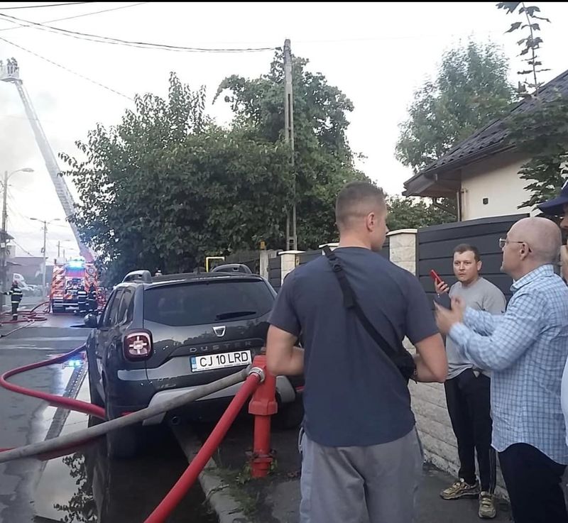 Emil Boc, prezent la locul incendiului