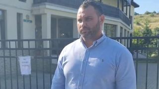 Patronul azilului groazei din Mureș și alte două persoane au fost reținute. Cei trei formau un grup infracțional și trăiau din banii bătrânilor