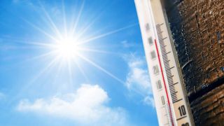 Rom&acirc;nia, sub cod galben și portocaliu de ploi torențiale, vijelii și grindină. Județele afectate!