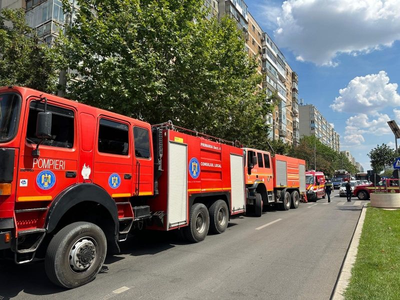 Explozie într-un bloc de pe Șoseaua Berceni din Bucureşti. O persoană este rănită.  40 de oameni au fost evacuaţi