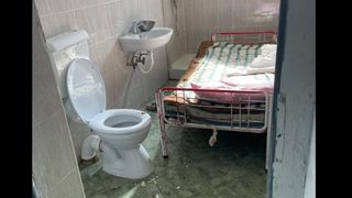 Trei oameni din azilul groazei din Mureș au murit &icirc;n ultimele luni. Victimele ținute &icirc;n subsol cereau ajutor pe bilețele aruncate &icirc;n stradă