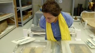 Cele două mumii din mormântul antic