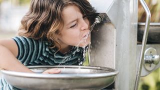 Copiii și v&acirc;rstnicii sunt cei mai afectați de bolile din apă