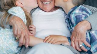 Povestea dureroasă a unei bunici din Rom&acirc;nia care se luptă pentru a-și vedea nepoții. Familie destrămată de plecarea &icirc;n Italia