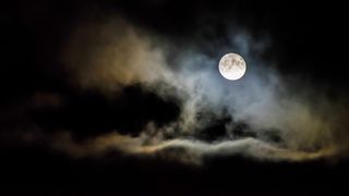 Lună Plină 1 august 2023 &icirc;n Vărsător. Sfaturile astrologului Nicoleta Ghiriș pentru fiecare zodie &icirc;n parte