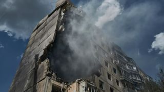 Atacurile rusești asupra orașelor ucrainene au lăsat &icirc;n urmă un șir de morți și răniți.