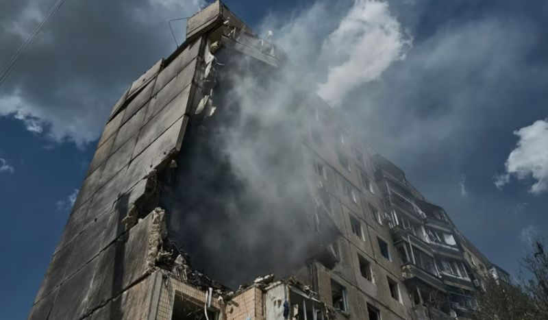 Atacurile rusești asupra orașelor ucrainene au lăsat în urmă un șir de morți și răniți.