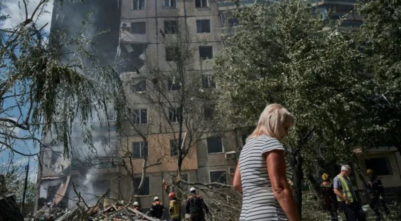 Cel puțin șase persoane au fost ucise de două rachete rusești care au lovit orașul Kryvyi Rih din sudul Ucrainei.