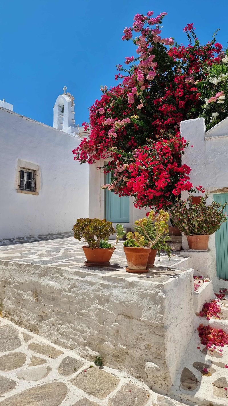 George Mihai, prezentatorul "ROventura", vacanță de vis în insulele grecești