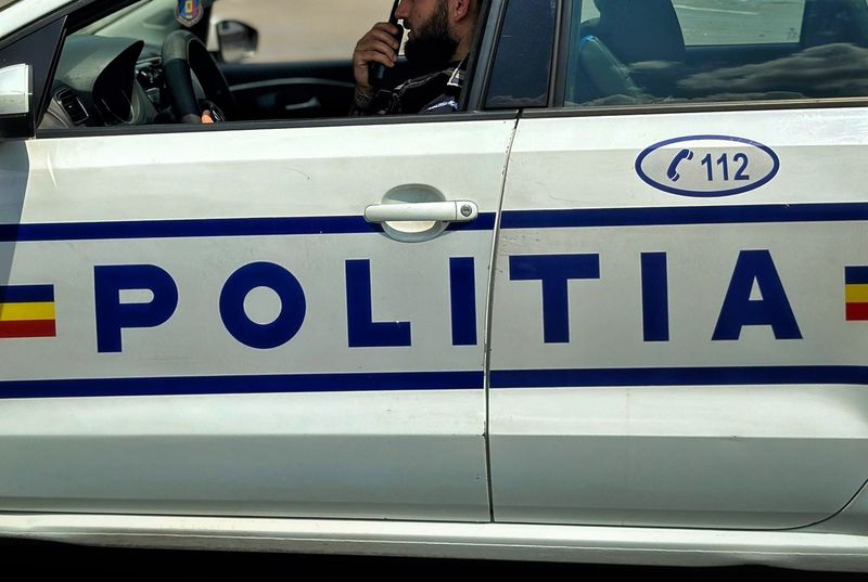 Poliția Capitalei a identificat tinerii care au furat 71 de tablete dintr-o școală din Sectorul 4