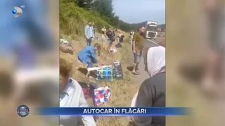 VIDEO - Autocar &icirc;n flăcări pe o șosea din Asutria. Pasagerii au reușit să se autoevacueze &icirc;n siguranță