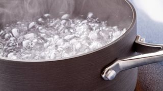 Trei sectoare din București rămân fără apă caldă. În ce zone au loc lucrările?