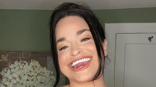 Samantha Ramsdell nu este doar o femeie "cu o gură mare", ci și compozitoare, comediantă