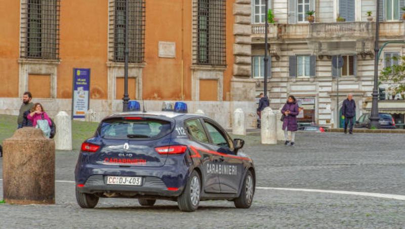 Scandal în plină stradă între o româncă și o italiancă. Femeile s-au luat la bătaie. Cele două inculpate sunt vecine