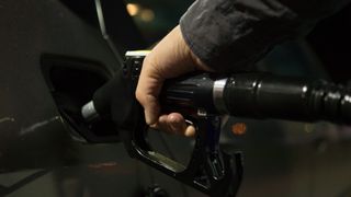 VIDEO- Noi scumpiri la prețul carburanților. Șoferii au sesizat diferențele la pompă de azi, 2 august 2023