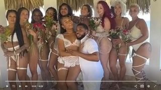 VIDEO. Acest bărbat s-a căsătorit cu 10 femei în aceeași zi. "Noi suntem miresele. A primit un pic din toate aromele"