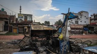 Magazinele din sectorul 70A și sectorul 66 din Gurugram au fost incendiate marți seara.